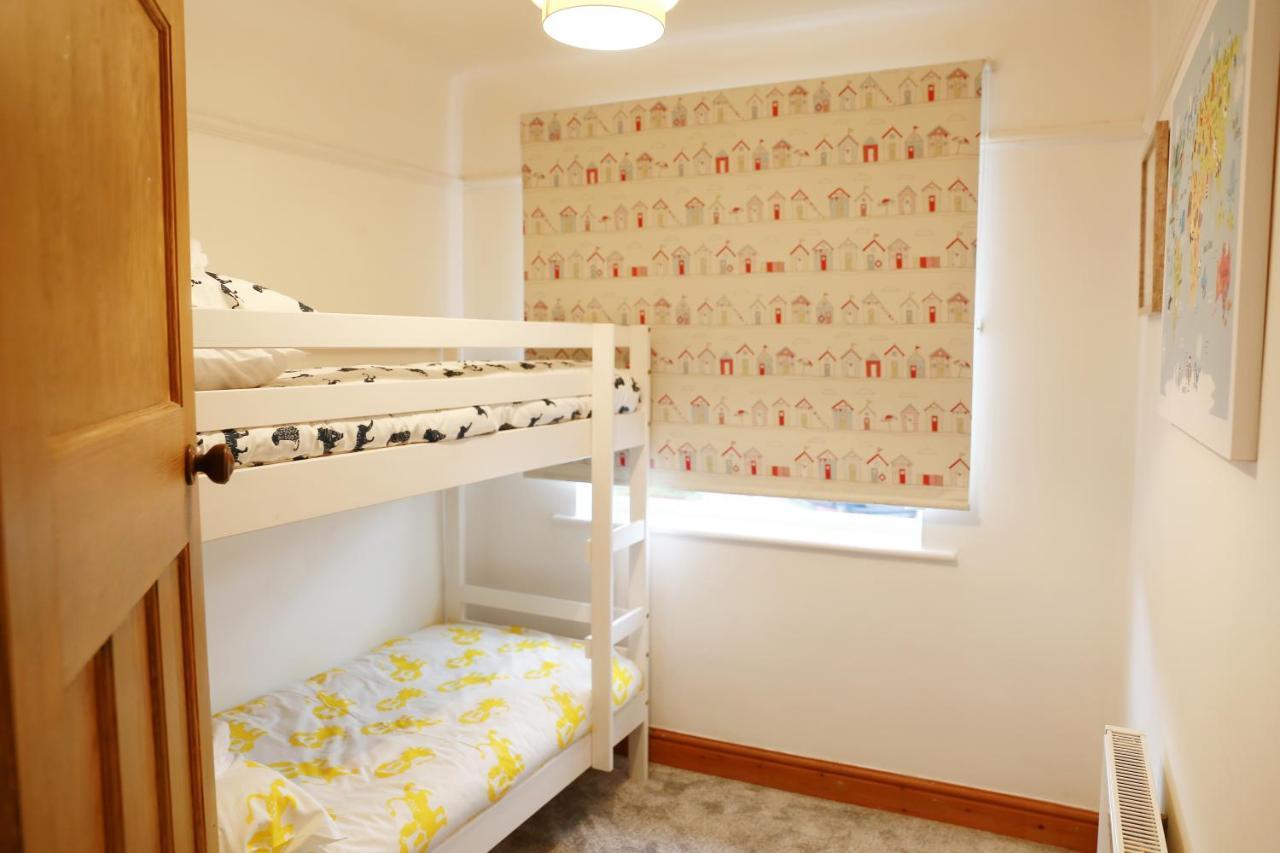 Lions Den - Zoo Accommodation Chester Exterior photo